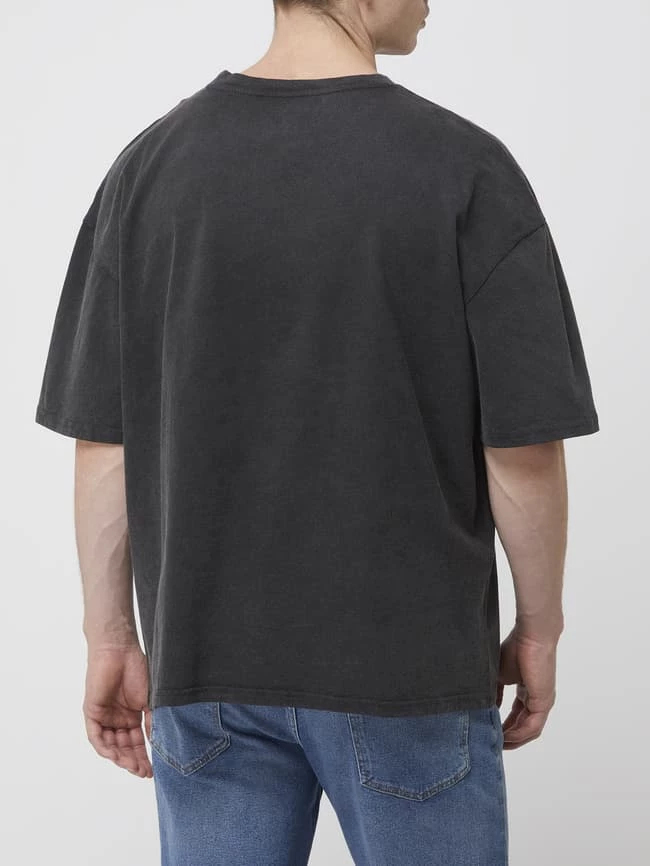 REVIEW T-Shirt Im Washed-Out-Look - Metallic Schwarz 5 REVIEW T-Shirt Im Washed-Out-Look - Metallic Schwarz – Bild 5